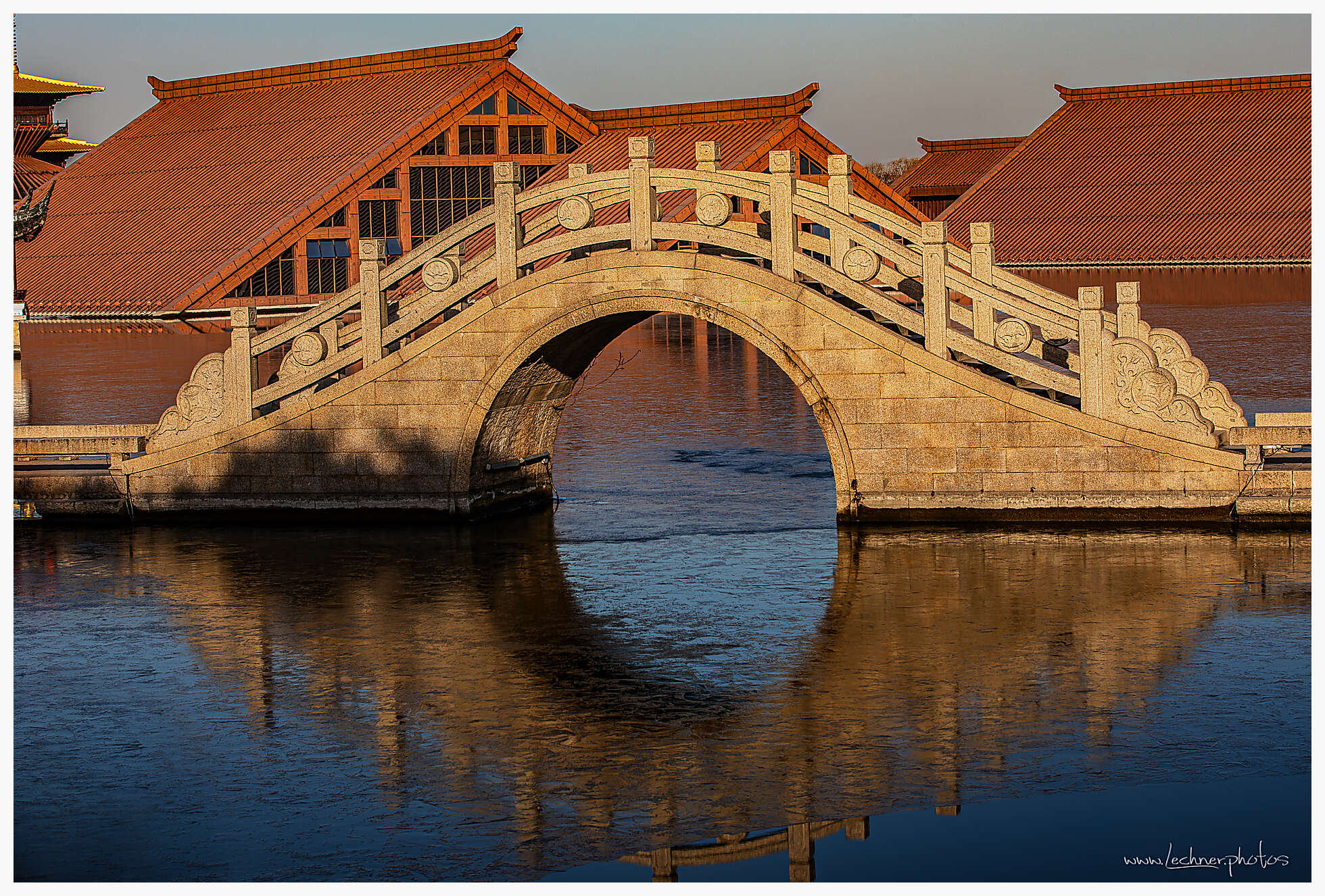 Passenger bridge at Guang Fu Lin