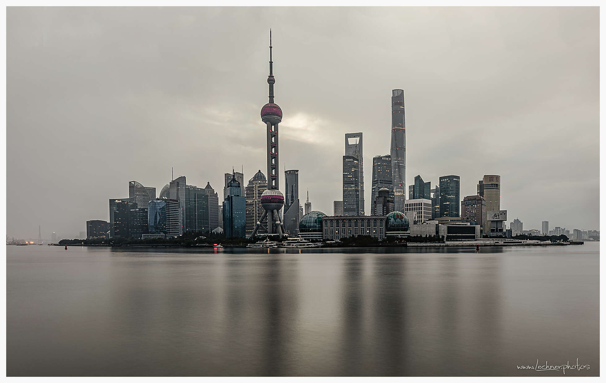 A rainy morning at the bund