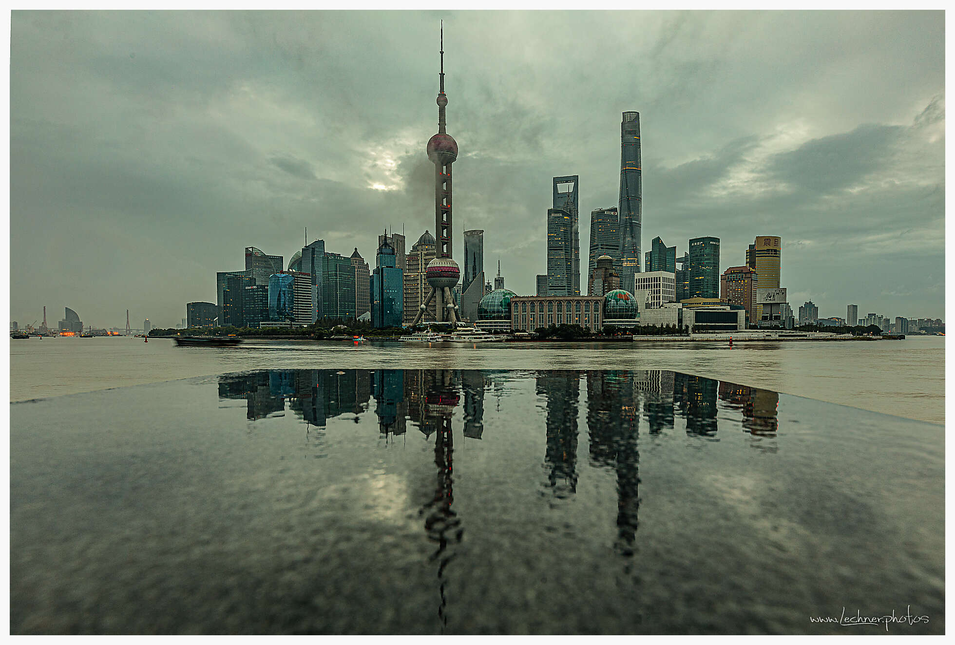 Rainy day at the bund