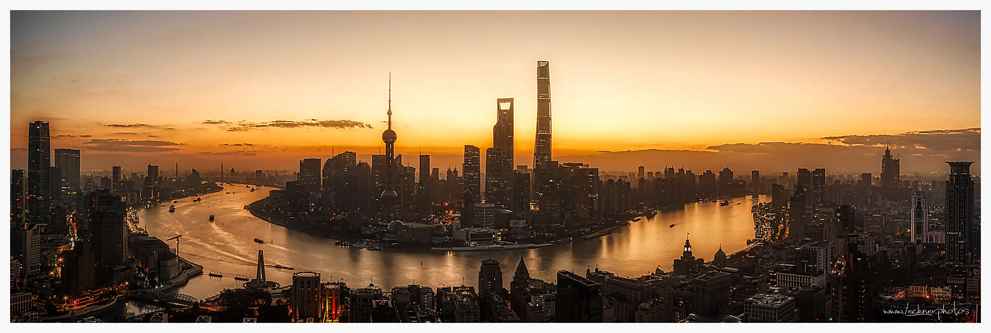 20211127 golden sunrise huangpu river Bearbeitet - Shanghai Skyline
